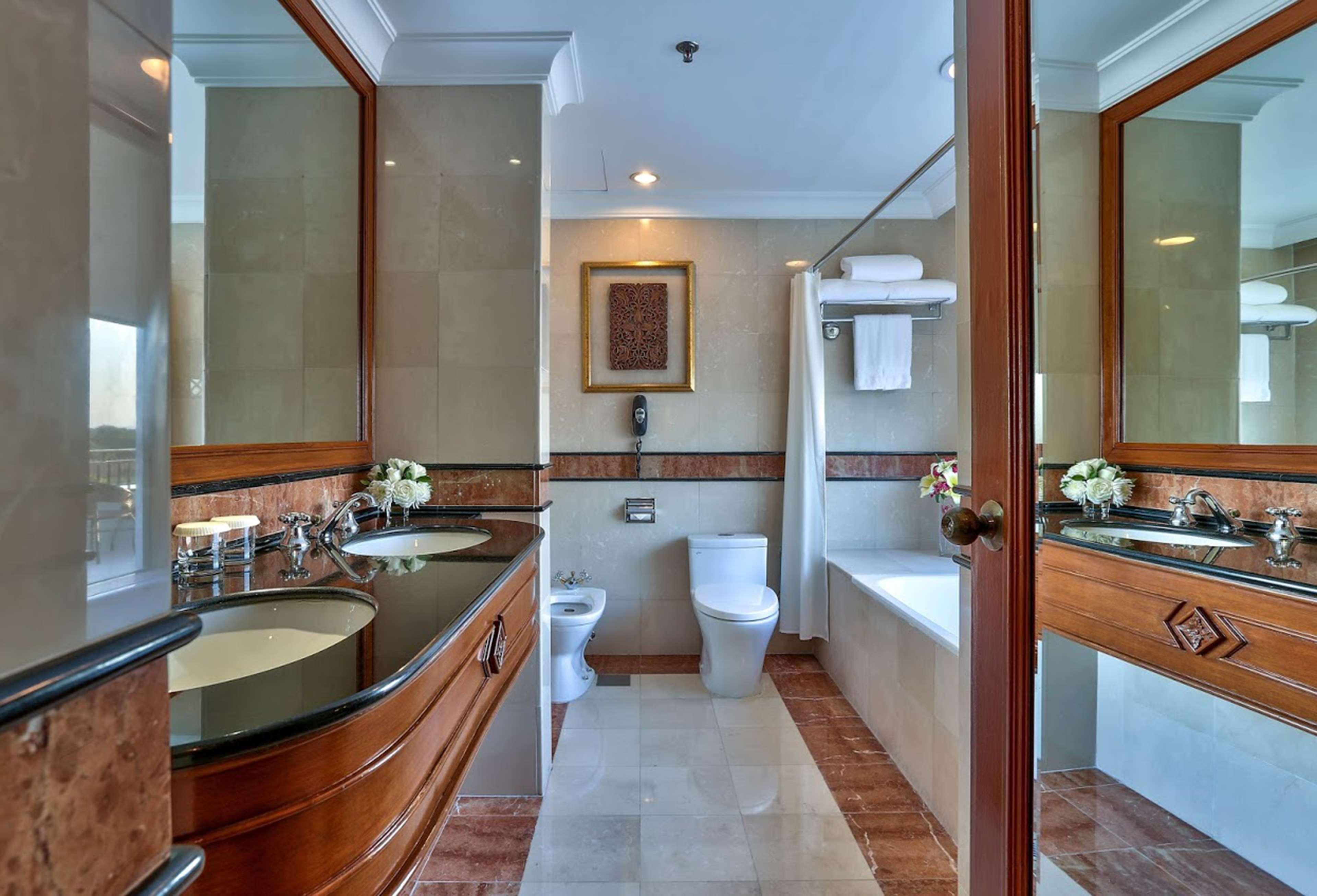 Hilton Hotel 4*